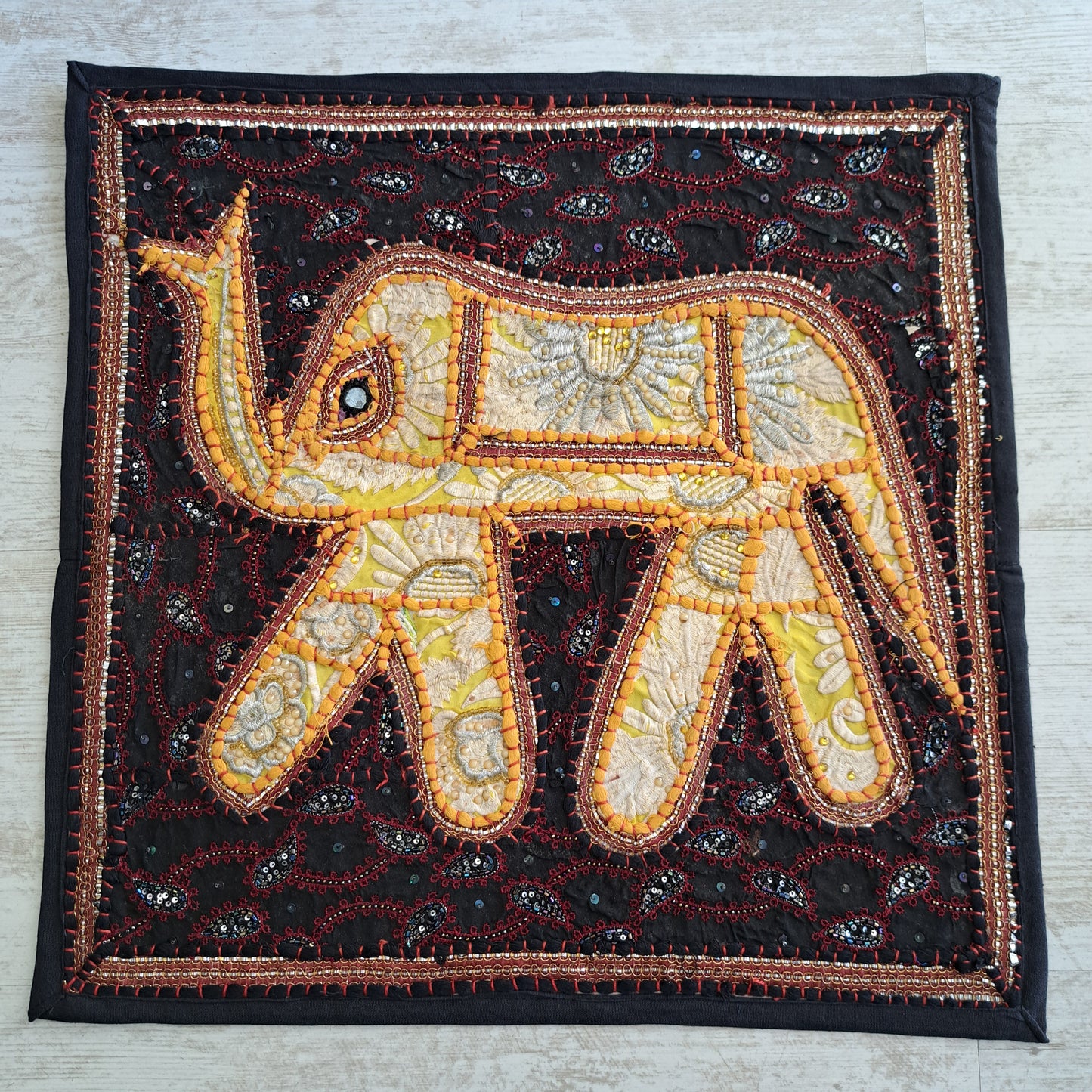 Coleção Elefantes | Almofada Bordada